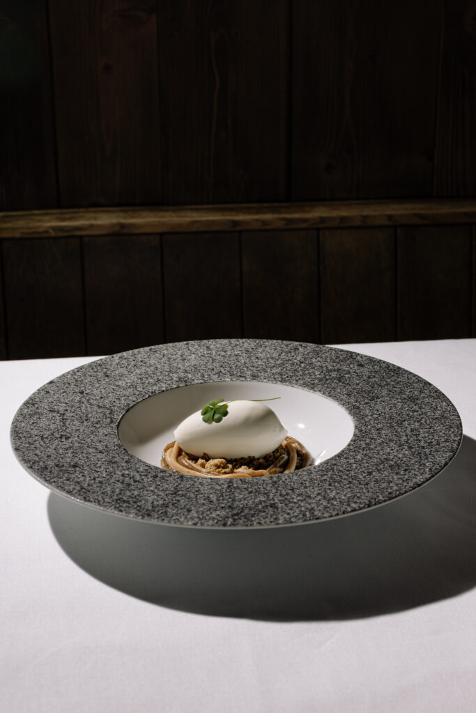 Sauerrahm / Apfel / Salted Caramel